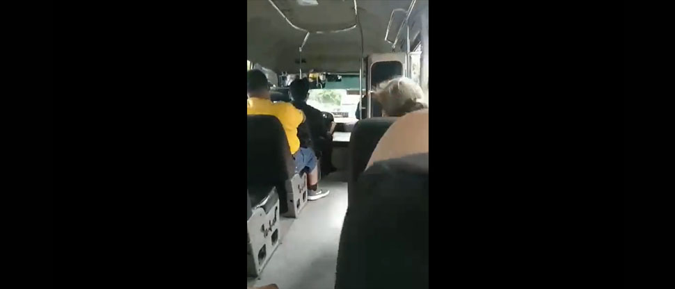 Captan a microbuseros de la ruta 42-B peleando la vía cerca del Hospital Rosales
