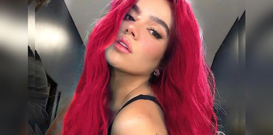 ¡Lo hizo de nuevo! Karol G derrite a sus seguidores con candentes fotos
