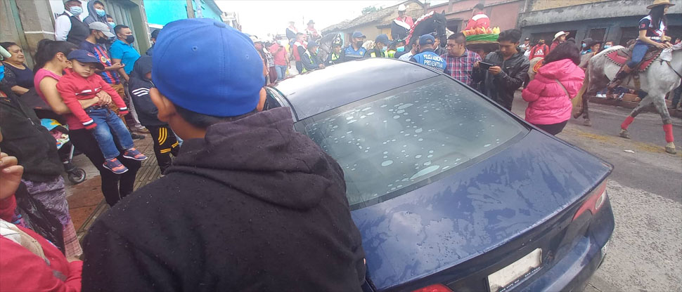 Automovilista borracho embiste a los asistentes a un desfile hípico en Salcajá