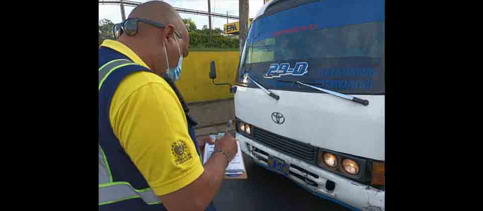 Sancionan a microbusero de la ruta 29-D por no estar autorizado para conducir