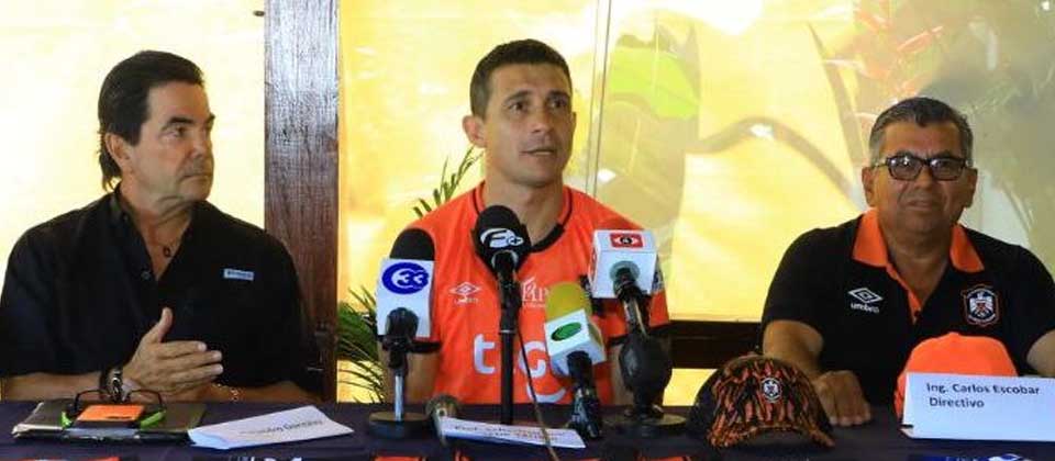 Técnico de Águila decidió quedarse en su cargo