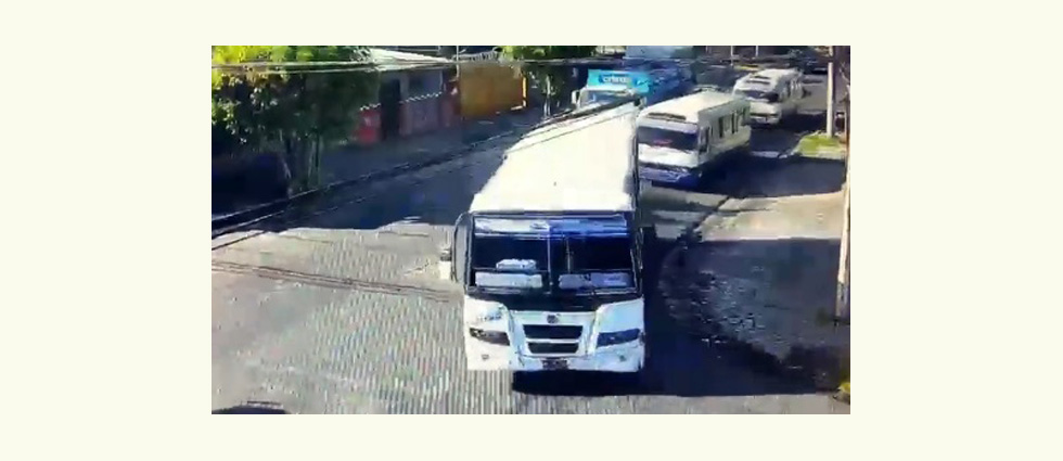 Arrestan a otro de los motoristas que fue captado conduciendo en sentido contrario en Soyapango