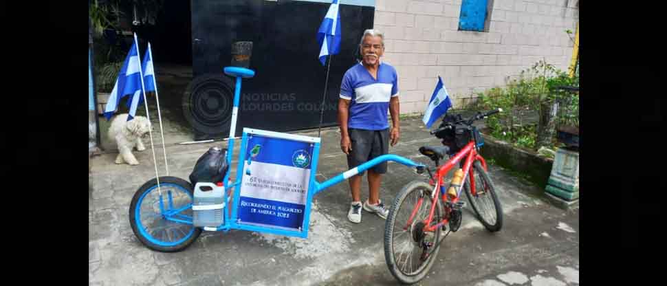 En el inicio del mes cívico, salvadoreño emprende su tradicional recorrido en bicicleta en todo el país