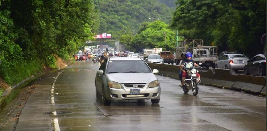 En tiempo récord, MOP y VMT habilita carril restringido por derrumbe en Los Chorros | VIDEO