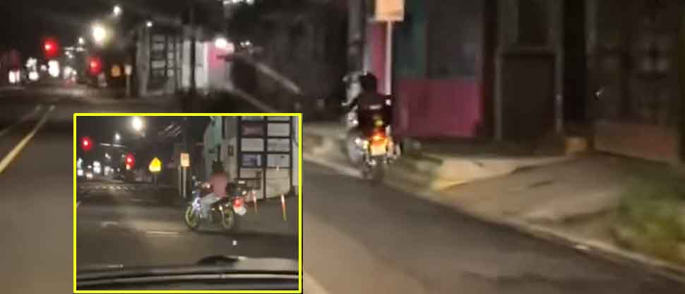 “Amigo, eso ya no es quererte”, dicen a motociclista con dificultad para mantener su equilibrio