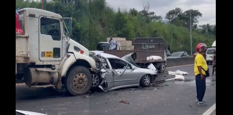 Carro liviano queda aplastado entre dos camiones en carretera de Oro, Soyapango | VIDEO