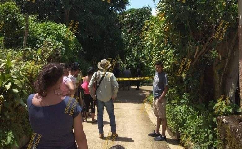 Adulto mayor recibe una fulminante descarga eléctrica mientras podaba árboles en Sonsonate