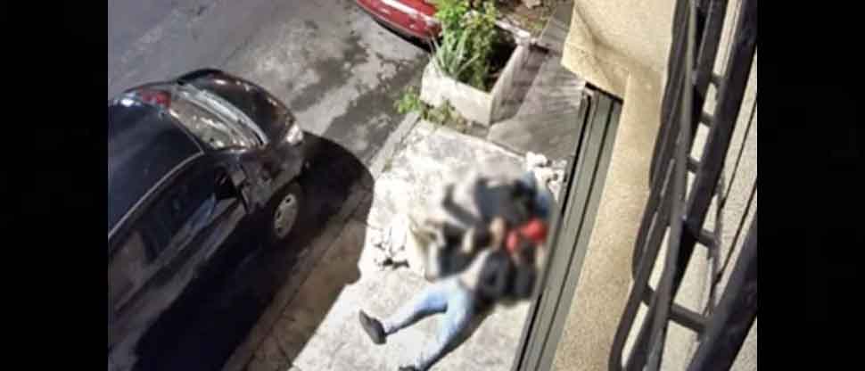 Jóvenes que regresaban ebrios de una fiesta se quedan dormidos mientras esperaban el Uber