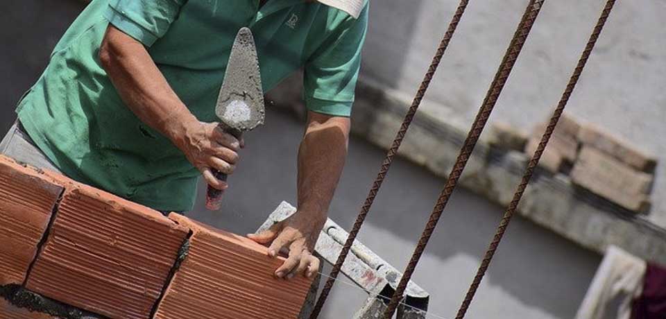 Lo contratan de albañil y termina violando a una menor en plena construcción en Sonsonate