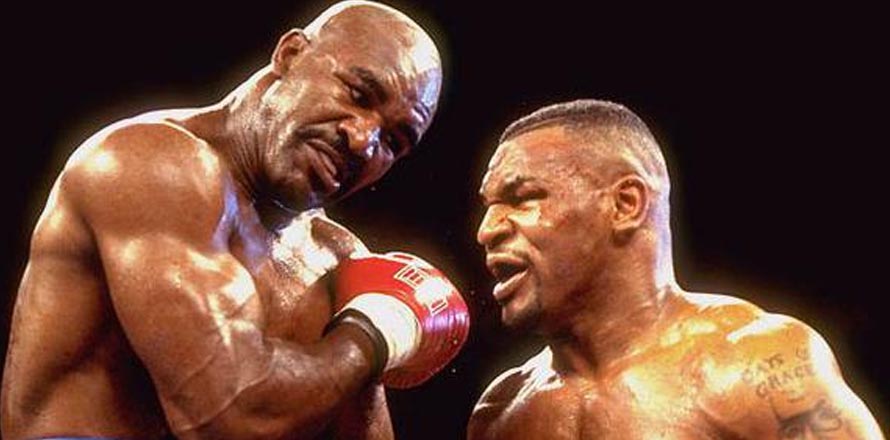 Subastan los guantes que usó Holyfield el día que Tyson le mordió la oreja