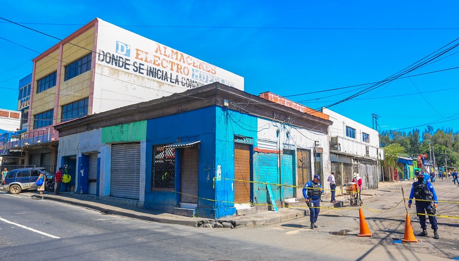 Comercios de la 3ª Av. Norte comienzan a recibir la luz del sol, tras permanecer ocultos por décadas