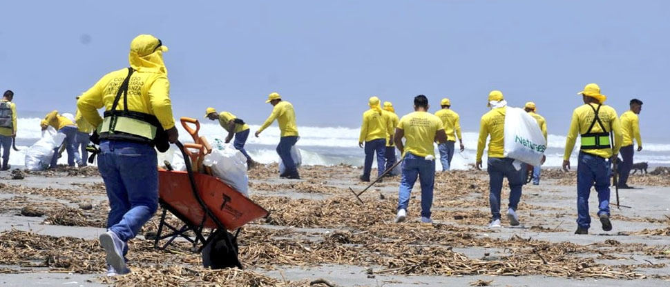 Privados de libertad limpian tres playas en el departamento de La Paz