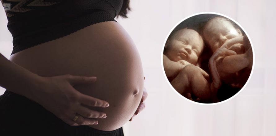Joven de 19 años da a luz a gemelos de distintos padres