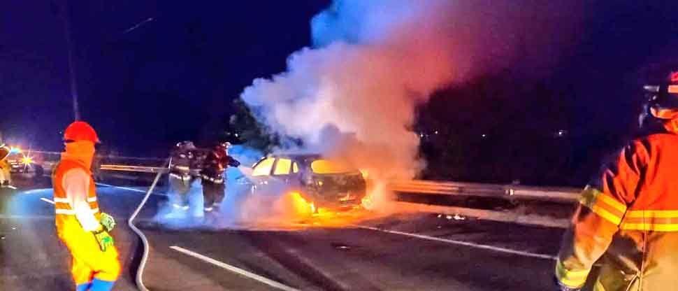 Vehículo queda en cenizas tras agarrar fuego en la prolongación del bulevar Constitución  