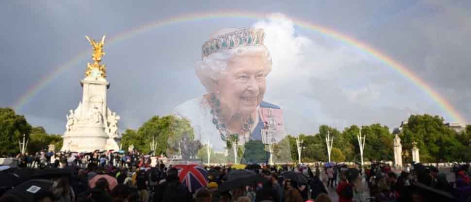 Extraño arcoíris cruza palacio de Buckingham, minutos antes de anunciar muerte de reina Isabel II