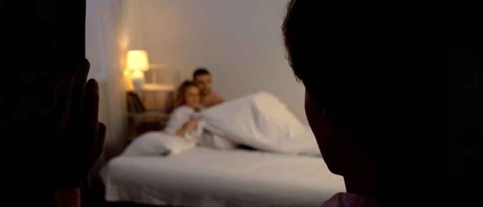 Mujer encentró a su marido teniendo relaciones con su hermana y perdonó solo a él
