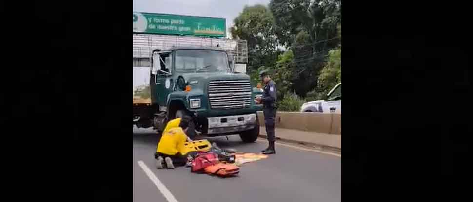 Hombre es atropellado a pocos metros de una pasarela
