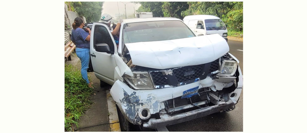 Un lesionado tras fuerte accidente de tránsito sobre la autopista a Comalapa