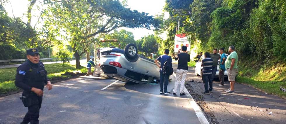 Distracción al volante ocasiona choque sobre la carretera Panamericana