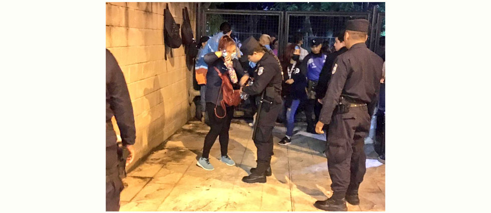 Policías garantizan seguridad en inicio de fiestas patronales en Soyapango