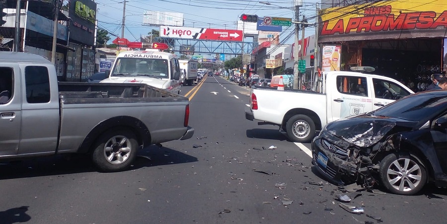 Reportan grave accidente en Ciudad Merliot, La Libertad