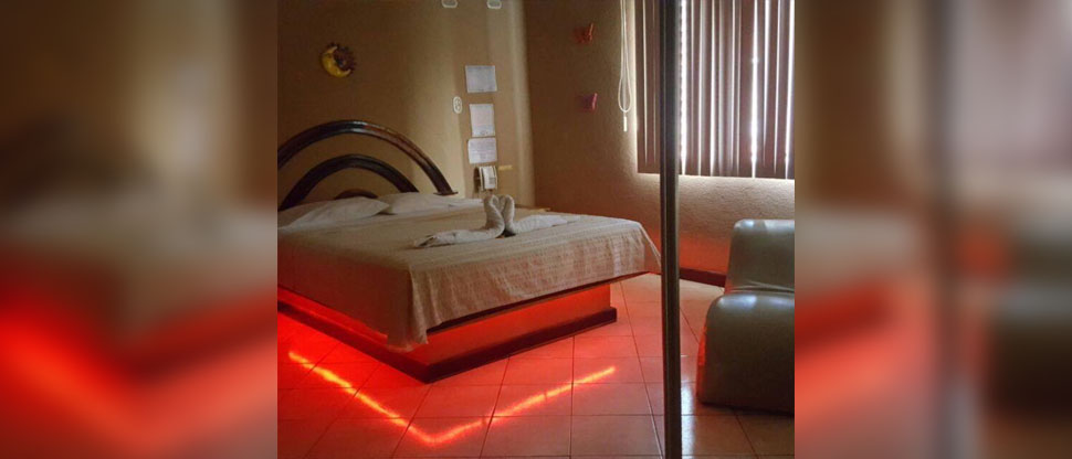 Encuentran a jovencita de 19 años y un hombre muertos en motel