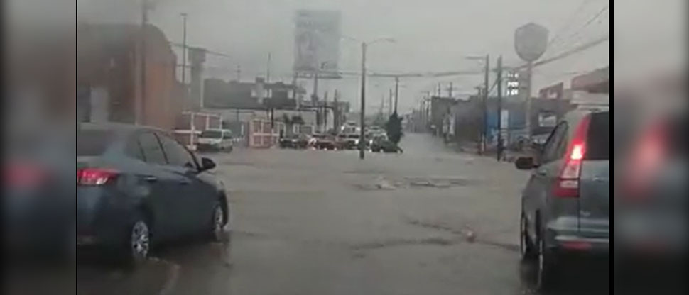 Fuertes lluvias inundan el periférico en Guatemala y colapsa el tráfico