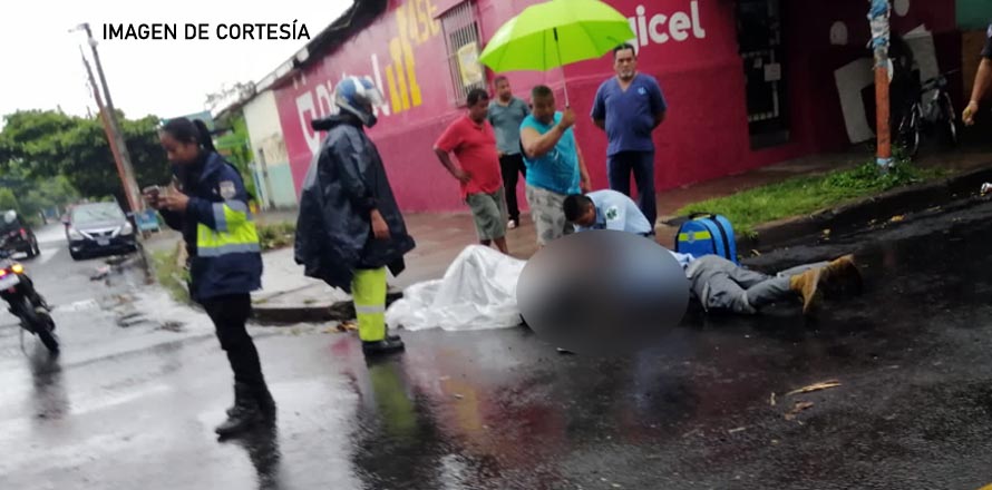 Motociclista resulta gravemente lesionado tras ser embestido en Santa Ana