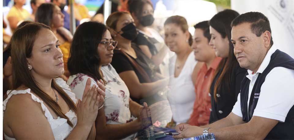 Otro grupo de madres solteras logra plaza laboral en San Salvador 