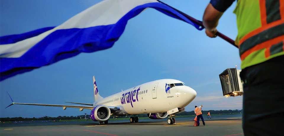Aerolínea de bajo costo inicia operaciones en el país con vuelos directos entre República Dominicana y El Salvador
