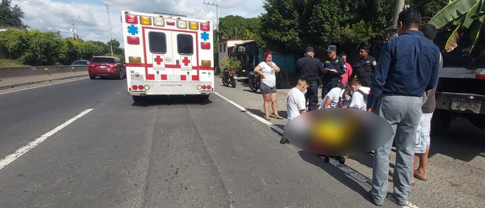 Auxilian a motociclista lesionado en accidente de tránsito en desvío a San Juan Opico