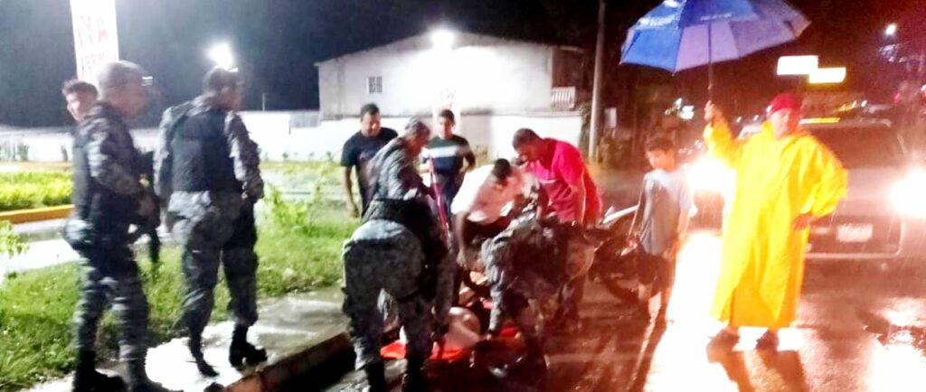 Motociclista acaba hospitalizado tras fuerte accidente vial por conducir a excesiva velocidad