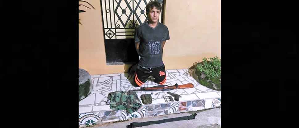 Militares incautan armas y prendas de uso militar a pandillero que delinquía en Sensuntepeque