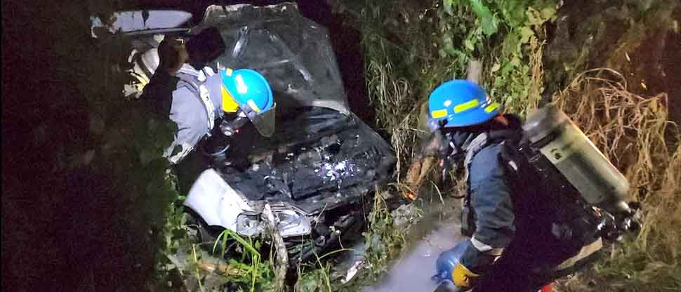 Vehículo prende en llamas tras conductor accidentarse en carretera Longitudinal del Norte