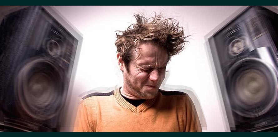 Piden cárcel para sujeto que ponía música a todo volumen y en altas horas de la noche