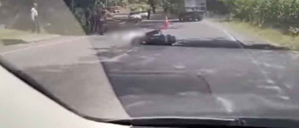 VIDEO: Motociclista pierde la vida al accidentarse en carretera a Nueva Concepción