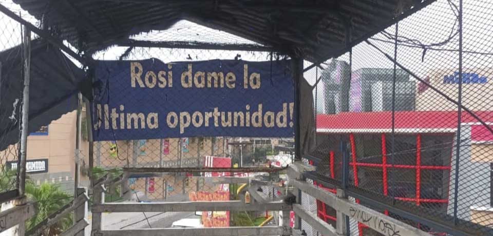 «Rosi dame la última oportunidad»: Joven arrepentido deja mensaje a su amada en pasarela de Soyapango
