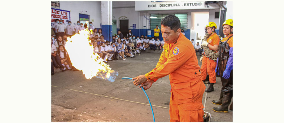 CBES brinda charla educativa a estudiantes para que sean capaces de evitar pequeños incendios