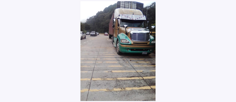 Sancionan y retienen transporte de carga por circular en horarios no permitidos