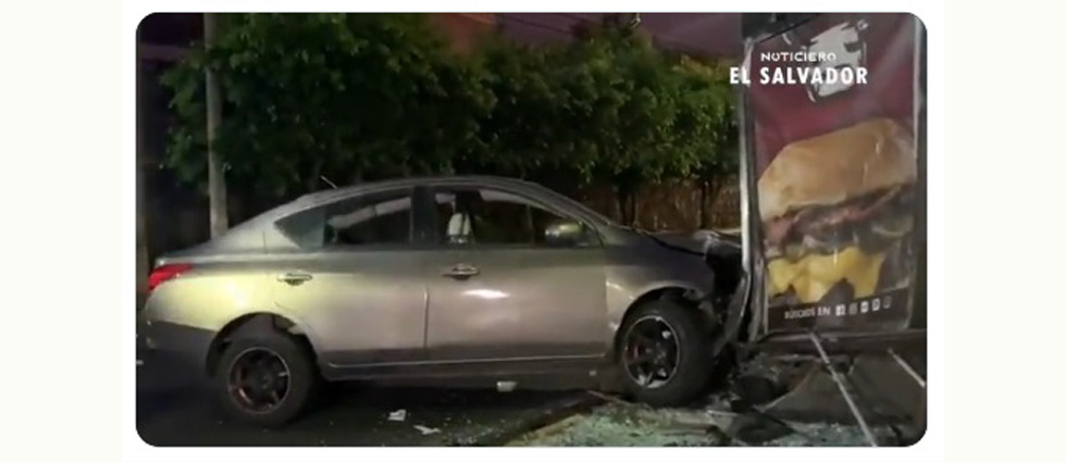 Ebrio pierde el control del automóvil y se estrella en la colonia Escalón