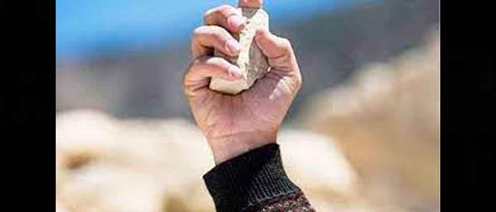 Prisión para hombre que puso fin a la vida de su esposa tras darle con una piedra