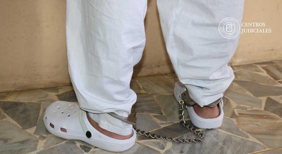 Mientras la mamá iba al baño, hombre aprovechó para quedar solo con una menor de 11 años