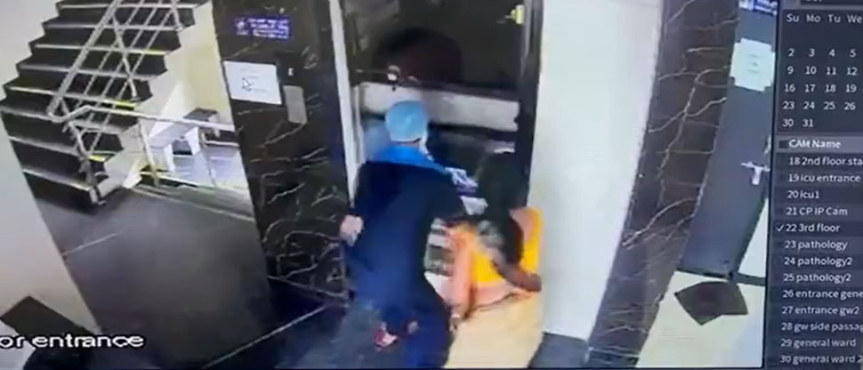 Ascensor de hospital en India se desploma con un paciente en su interior