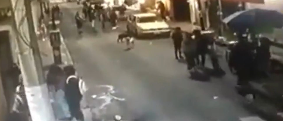 Automovilista atropella a abuelita y escapa de la escena