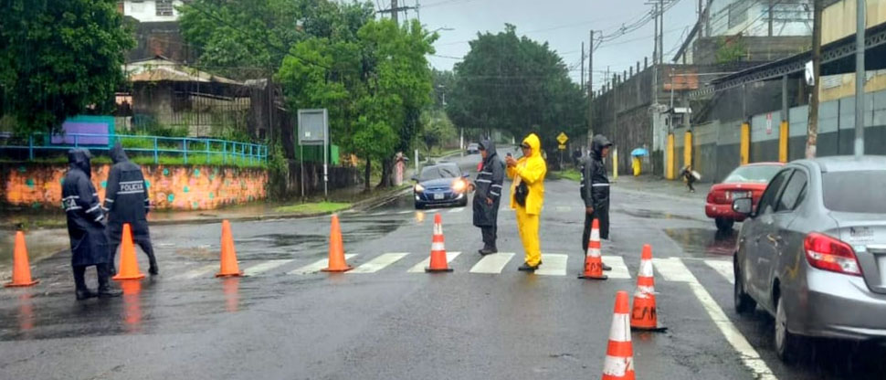 Cierran preventivamente la circulación en la calle de Agua Caliente en Soyapango