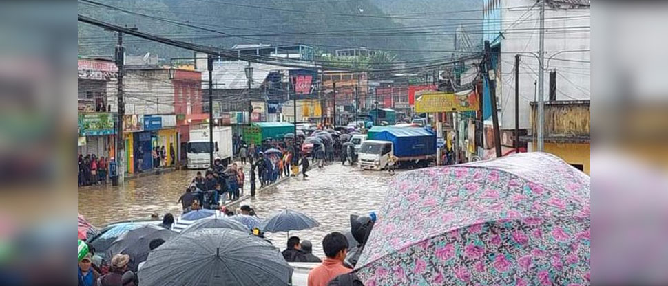 Confirman ocho fallecidos, incluido un bebé, tras ingreso de depresión tropical Julia en Guatemala