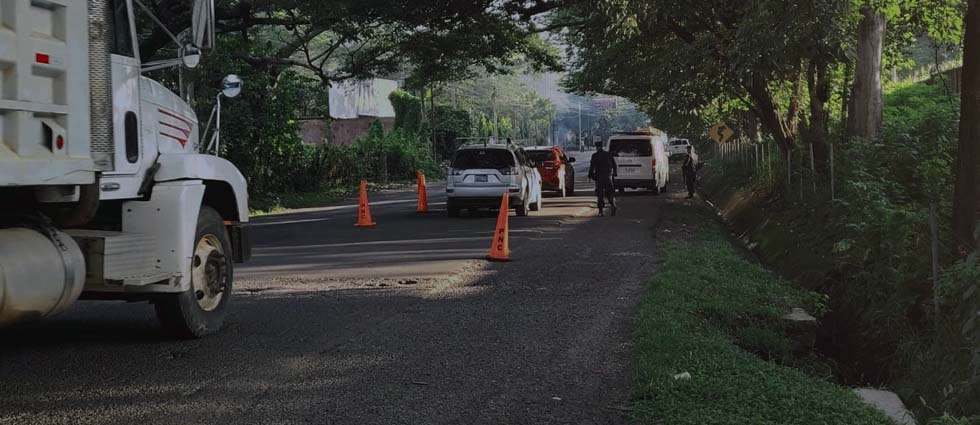 Policías colocan puntos de control en diferentes sitios para evitar que conductores excedan la velocidad