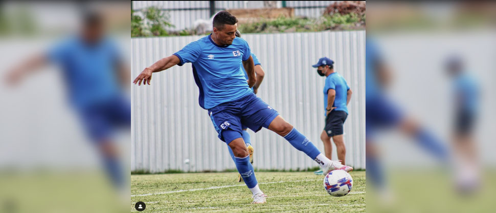 Darwin Cerén se justifica diciendo que no está prohibido que su esposa se hospede en el hotel de concentración 