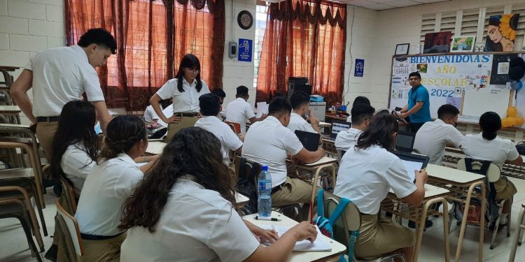 Suspenden clases el lunes a nivel nacional ante amenaza de tormenta Julia