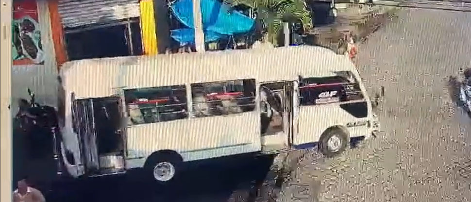 Sancionan a microbusero captado cometiendo varias faltas en el centro de Soyapango